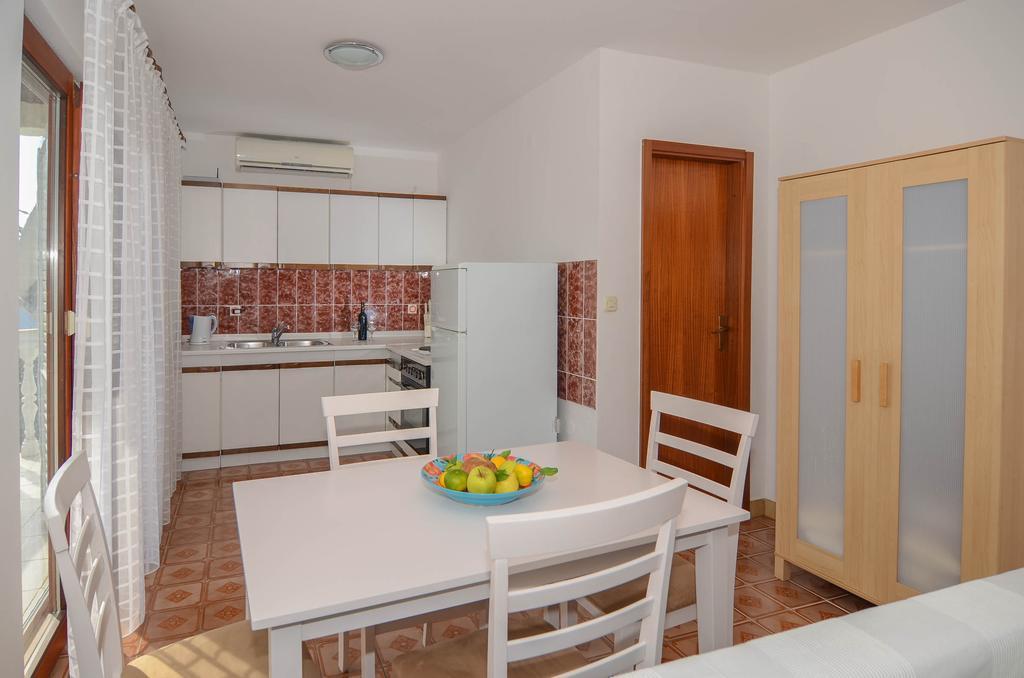 Apartments Kati Orebić Екстериор снимка